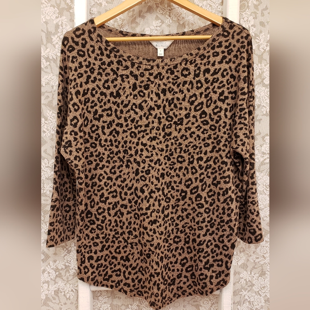 Market & Spruce Animal Print 3/4 Sleeve Top - Trendy & Comfy!